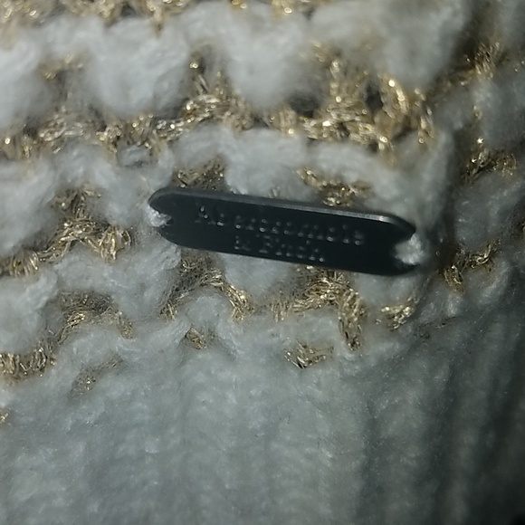 Abercrombie and Fitch Cropped Sweater - Picture 4 of 5